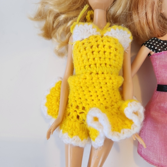 Lot Of Barbies Barbie Doll Clothes Shoes Blonde Brunette - Picture 6 of 8